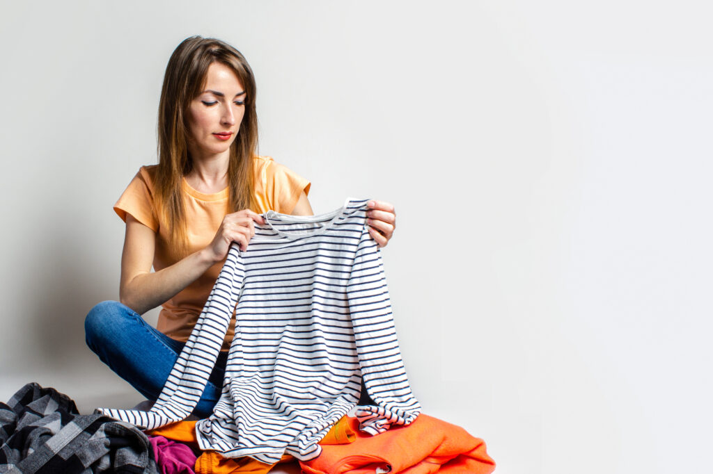 decluttering your closet to create a minimalist wardrobe