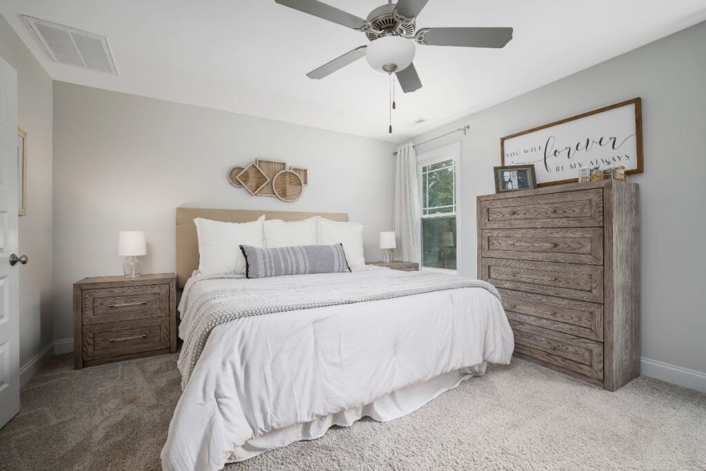 bedroom with a comfortable bed