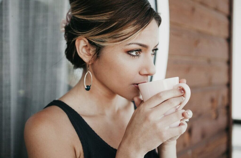 8 Minimalist Habits to Reduce Mental Noise and Distractions