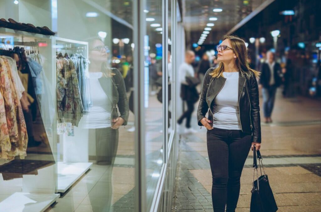 How to Shop Like a Minimalist: 8 Smart Shopping Tips