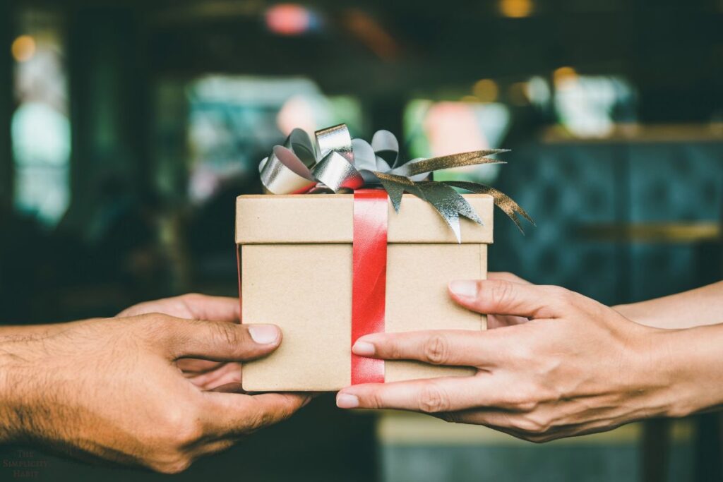 hands holding a gift